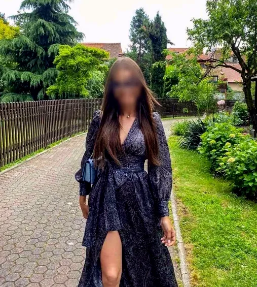 Elli, 24