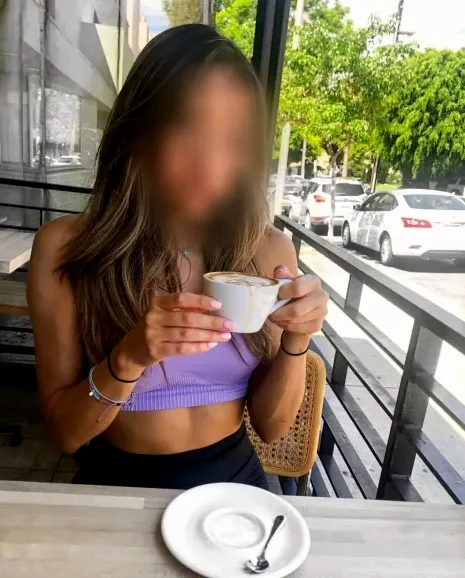 Emmi, 32