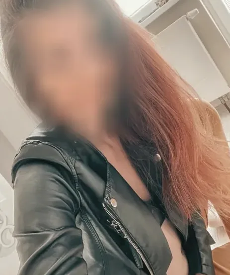 Nathalie, 24